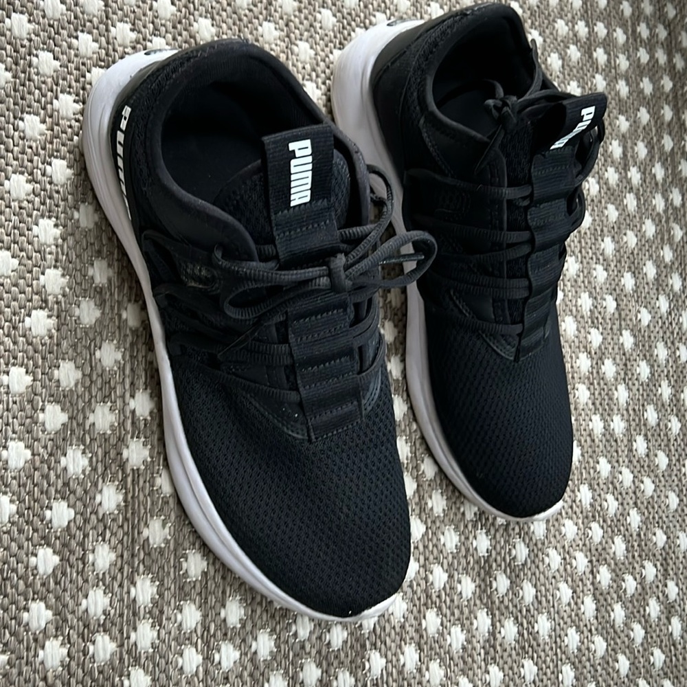Puma athletic shoes. Size 10. TTS. Very good condition.
